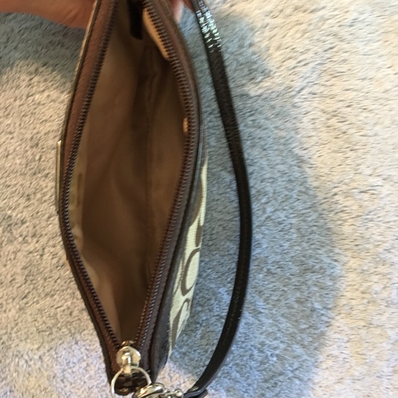 Coach wristlet - Picture 3 of 3